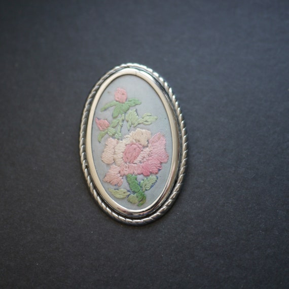 Pretty 1950s hand embroidered oval brooch, pink f… - image 1