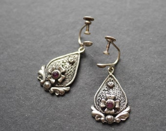Vintage dangly screw back earrings silver tone filigree with purple rhinestone