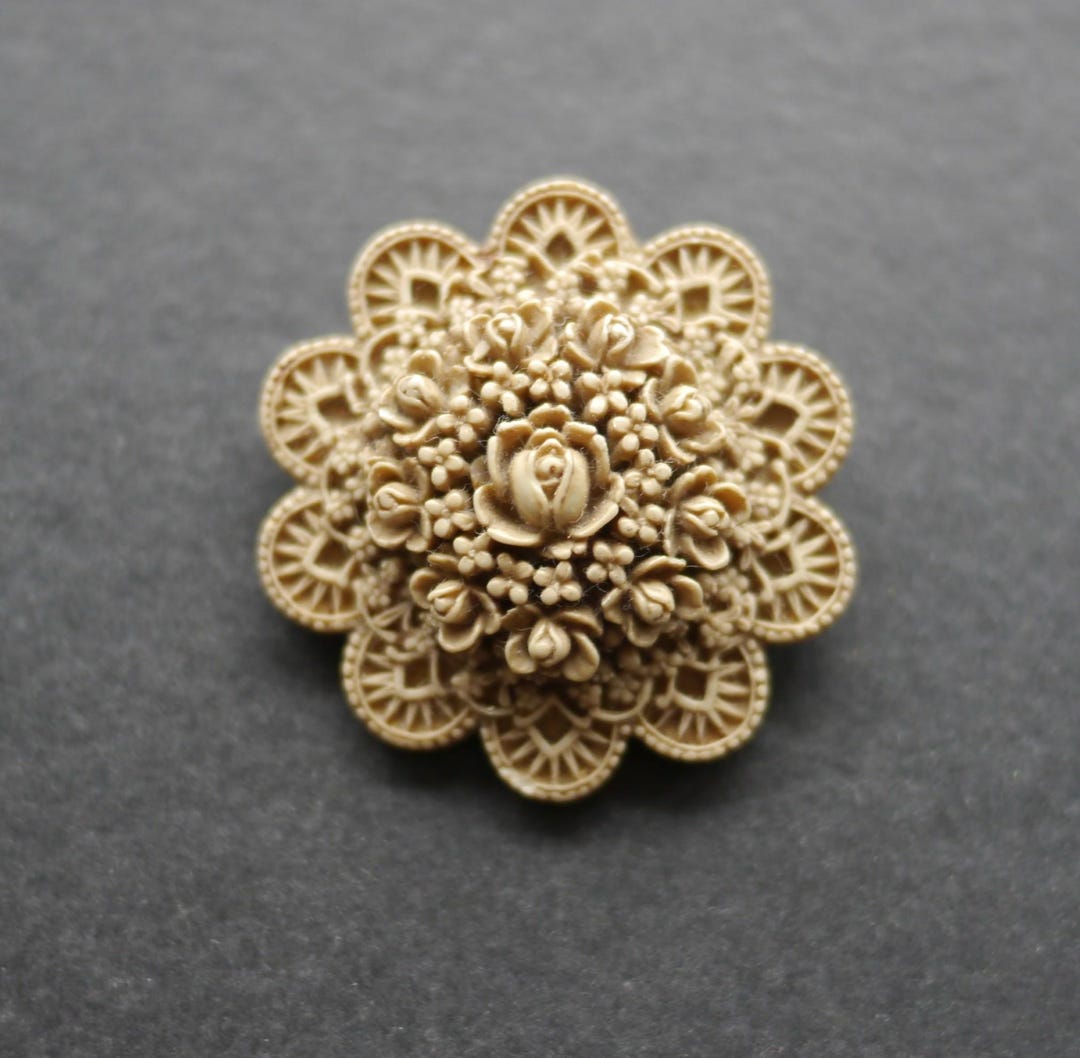 Vintage Plastic / Resin Circular Brooch With Detailed Flower Design in ...