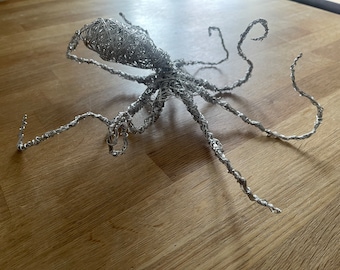 Aluminum Wire Octopus Sculpture: Indoor/Outdoor Art (17x4.5x14 inches)