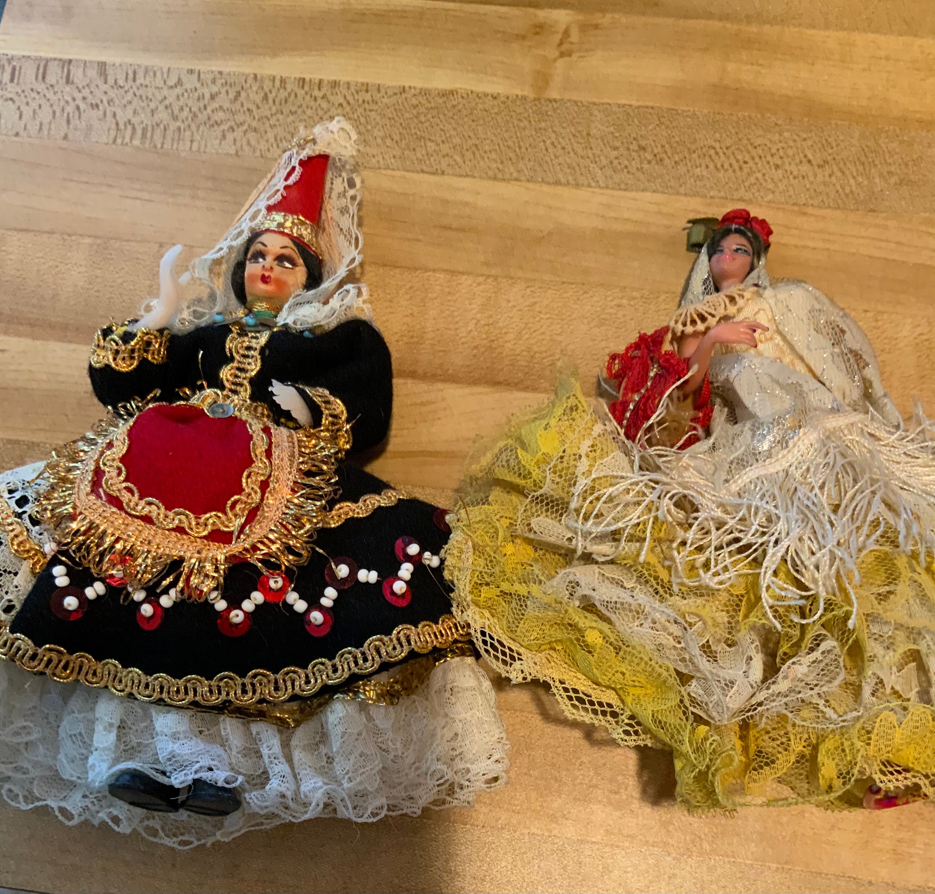 Two vintage foreign dolls 8 and 7 Etsy.de