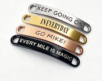 Aangepaste hardloopschoenlabels voor hem, inspirerende kanten bedel voor marathoncadeau met naam of tekst