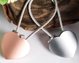 2 Portachiavi Cuore Divisibile Personalizzati – Metà Cuore Incise Con Nomi – Regalo Di Coppia Originale