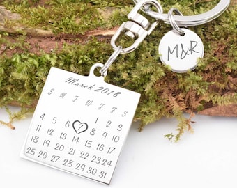 Date keychain custom highlighted with heart, Calendar Key chain Personalized Anniversary Keychain,Keychain for Girlfriend/Boyfriend