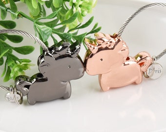 Llavero de unicornio personalizado: abalorio personalizado para bolso como regalo de aniversario.