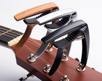 Op maat gegraveerde metalen gitaarcapo, houtnerfafwerking, gepersonaliseerd cadeau voor muzikant