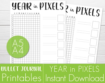 Könnte beinhalten: Zwei weiße Papierbögen mit einem Year in Pixels Tracker, bestehend aus einem Raster mit 12 Spalten für Monate und 31 Zeilen für Tage. Jeder Bogen enthält einen Bereich für Notizen mit horizontalen Linien und leeren Quadraten. Ein grüner Kreis zeigt A5 und A4.