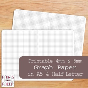 Può includere: Carta millimetrata stampabile in formato A5 e mezzo lettera. La carta ha una griglia con quadrati di 4 mm e 5 mm. La carta è bianca e le linee della griglia sono grigie.