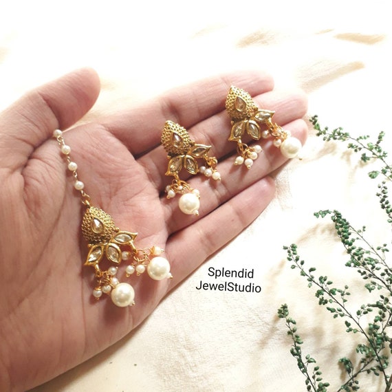 Graceful Maang Tikka and Earrings Set 
