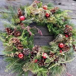 Corona navideña tradicional