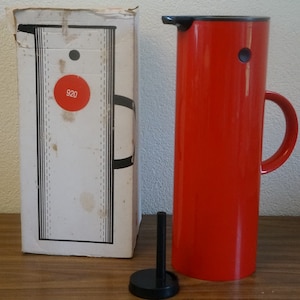 Stelton Danemark Eric Magnussen conception rouge koffiekan thermosfles dans originele verpakking .
