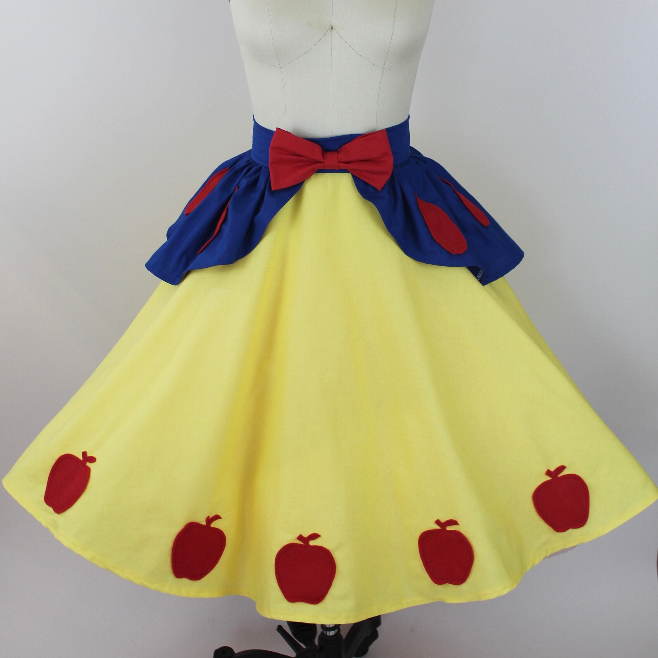 Snow White Circle Skirt with Apples/full circle skirt with zipper back/non stretch waistband/pockets/length options/disney inspired