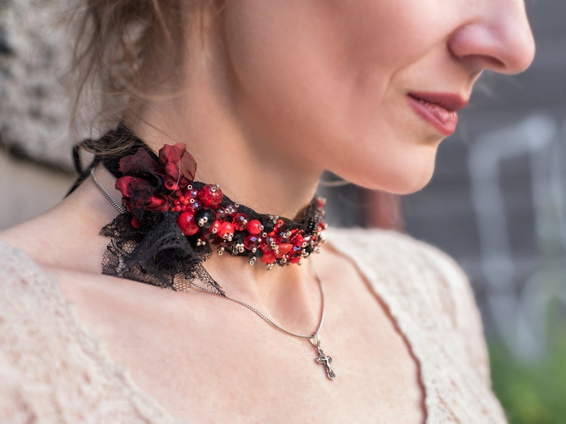 Collar necklace black and red bohemian choker black art to image 1