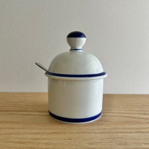 Słoik na galaretkę lub przyprawy w kolorze Dansk Blue Stripe, wyprodukowany na Filipinach