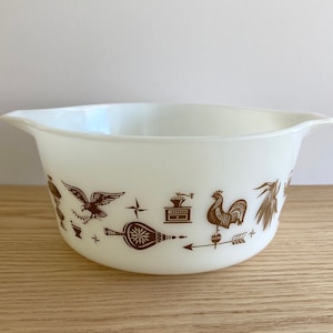 Pyrex Early American 1 1/2 qt casserole dish #474 - B 1970s