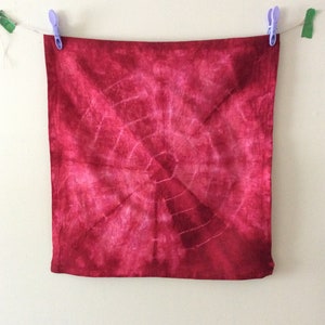 Bandana shibori red and white hand-dyed cotton and linen home decoration placemat