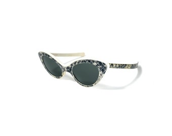1950s 1960s Bijoux Cat Eye Sunglasses..vintage Eyewear