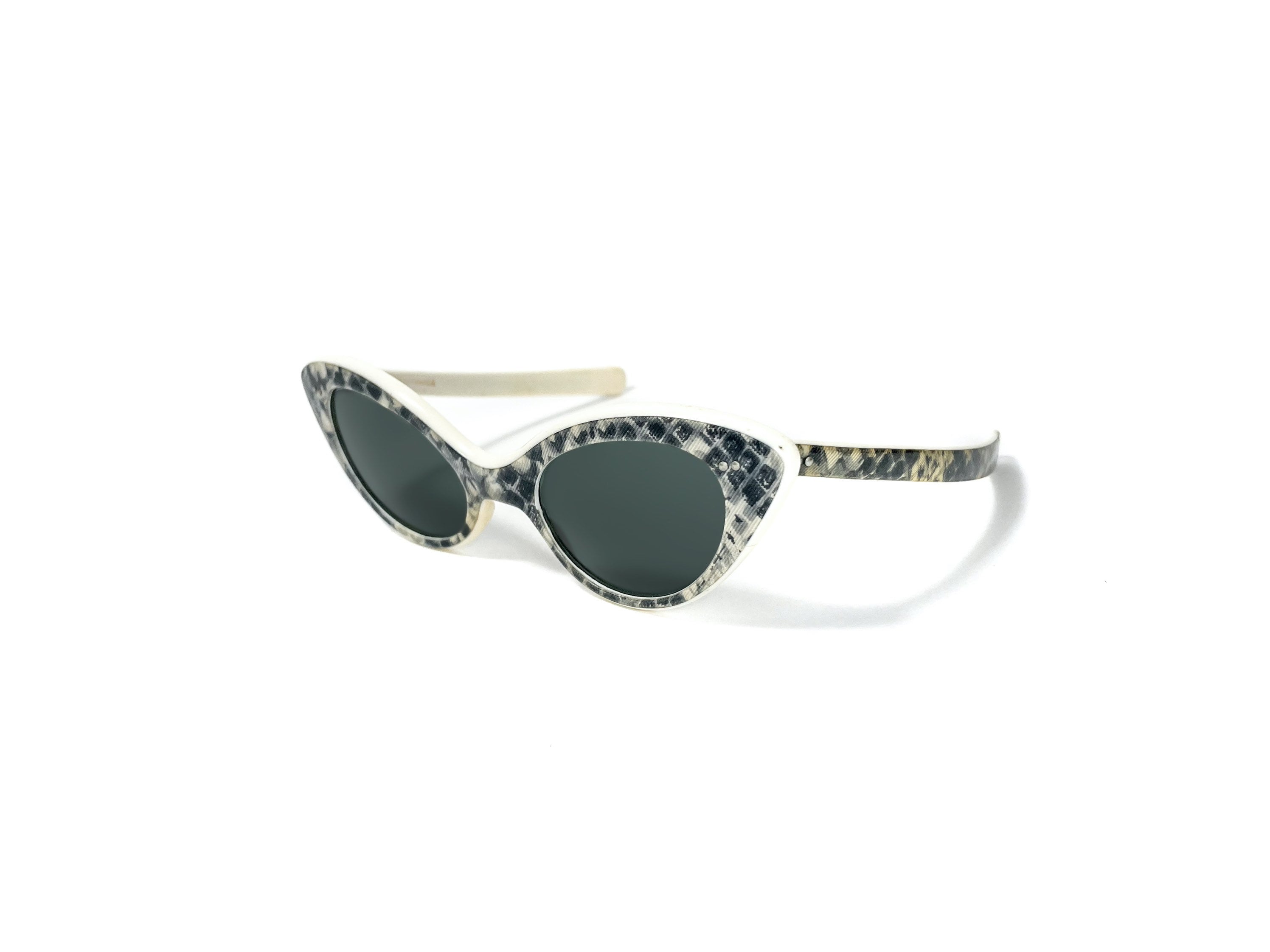 Vintage Black/White Cateye Sunglasses Keyhole bridge with case Matte Black Keyhole Bridge Retro-Vintage Acetate Eyeglasses  main image 4