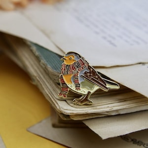 Enamel Pin - Robin with Scarf - Gift for Bird Lovers - Fill Advent Calendar