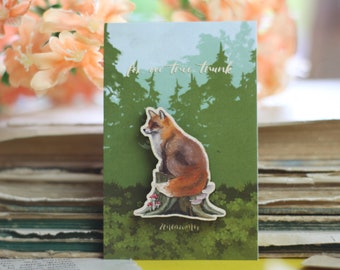 Wood pin - fox on tree trunk - forest animal pin - brooch - own illustration