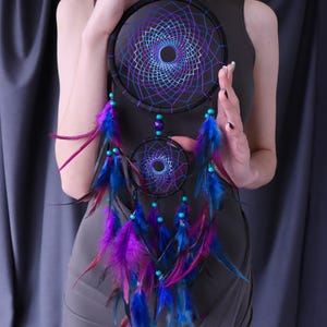 Large Violet & Blue Feather Dreamcatcher, Bold Wall Hanging for Bedroom Decor, Spiritual Meditation Gift, Colorful Purple Home Accent