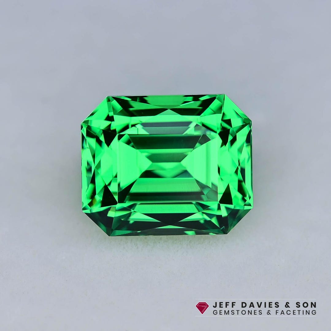 4.41ct LAB Vanadium YAG - Yttrium Aluminum Garnet - Pulled