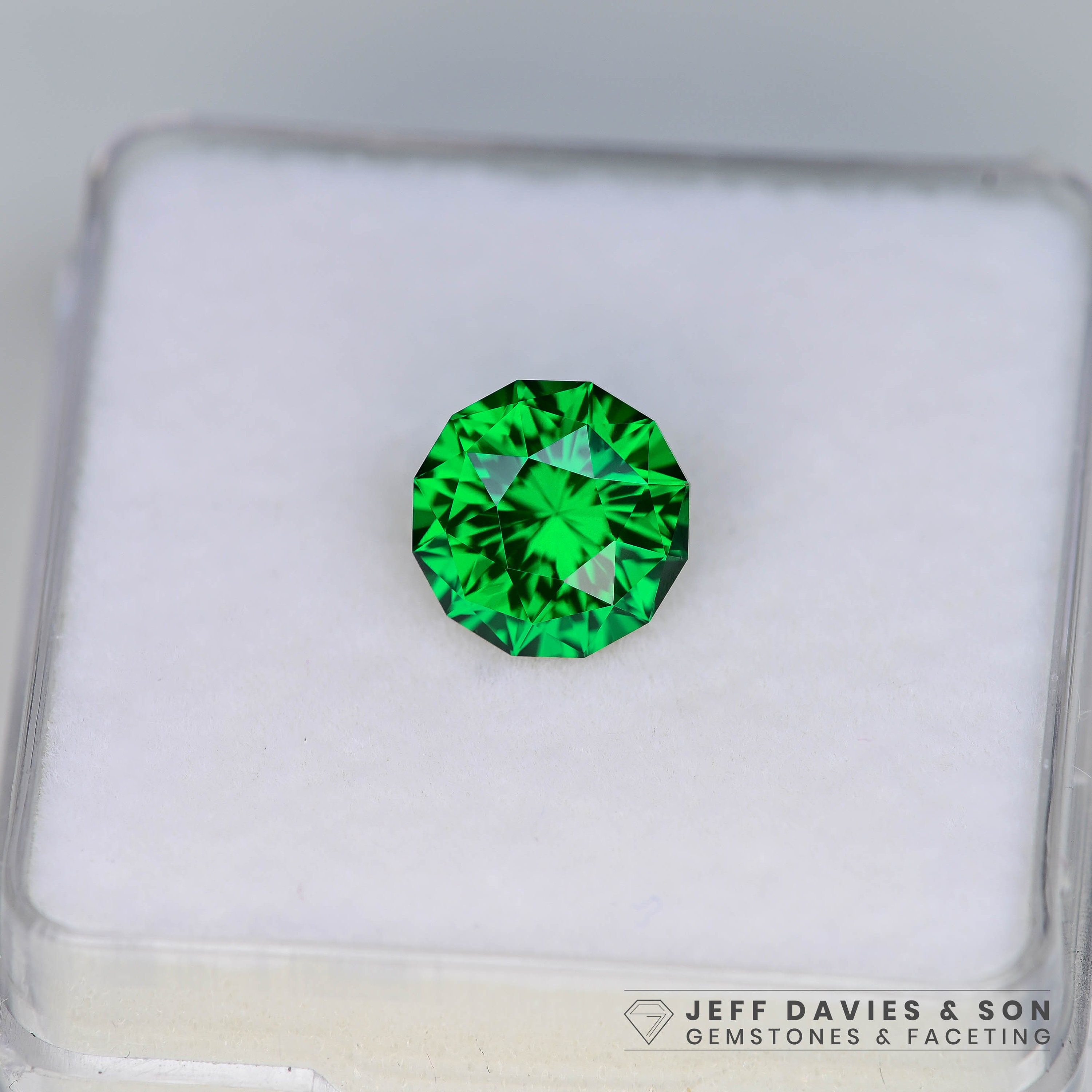 Clearance Price! - 4.64ct LAB Garnet CTH YAG - Yttrium