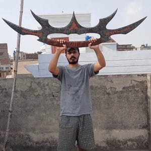 REDUCED - Klingon &quot;Sword of Kahless&quot; Bat&#39;leth. Damascus Pattern - High Quality Hardened Steel Star Trek Replica. Real Leather Handle Wrap