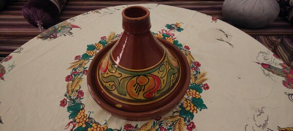 Authentic Moroccan Tajine - Handcrafted Clay Pot for Exquisite Moroccan Cooking