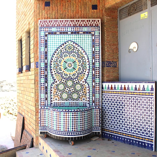 Fuente marroquí de mosaico: decoración de mosaico al aire libre hermosas obras hechas a mano para la decoración del hogar fuente de agua de agua bendita característica de agua interior