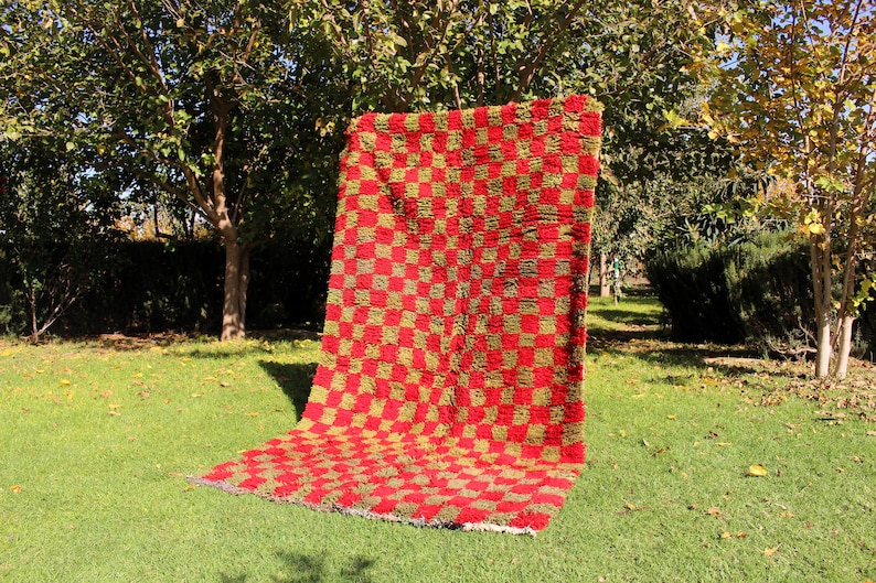 5x8ft marokkanische Teppiche: Handgefertigter marokkanischer Vintage-Teppich Beni Mguild Boho-Eleganz mit einem Hauch von kariertem Charme 164 x 274 cm Bild 3