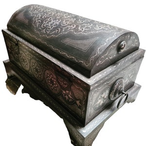 Exquisite Vintage Moroccan Handcrafted Chest: Unique Royal Bone Inlay Treasure