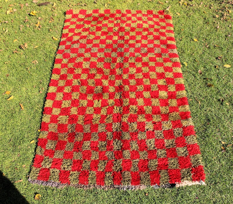 5x8ft marokkanische Teppiche: Handgefertigter marokkanischer Vintage-Teppich Beni Mguild Boho-Eleganz mit einem Hauch von kariertem Charme 164 x 274 cm Bild 2