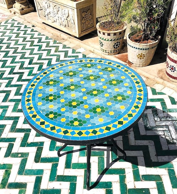 モザイクテーブル:モロッコのモザイクアート屋外テーブル、コーヒー 