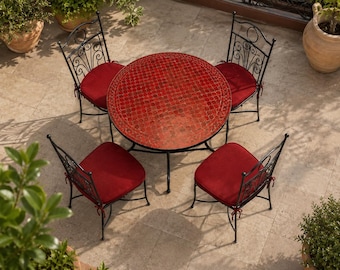Handgemaakte Marokkaanse mozaïektafel met 4 smeedijzeren stoelen, boho-eetkamerset, rood terracotta terrasmeubilair