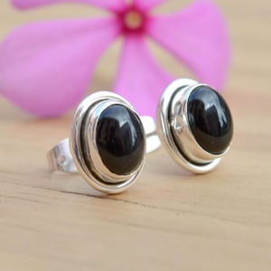 ブラックオニキススタッドポストイヤリング レディース スターリングシルバースタッドミニマリストイヤリング シンプルでかわいいイヤリング ハンドメイドジュエリーギフト 彼女の誕生日