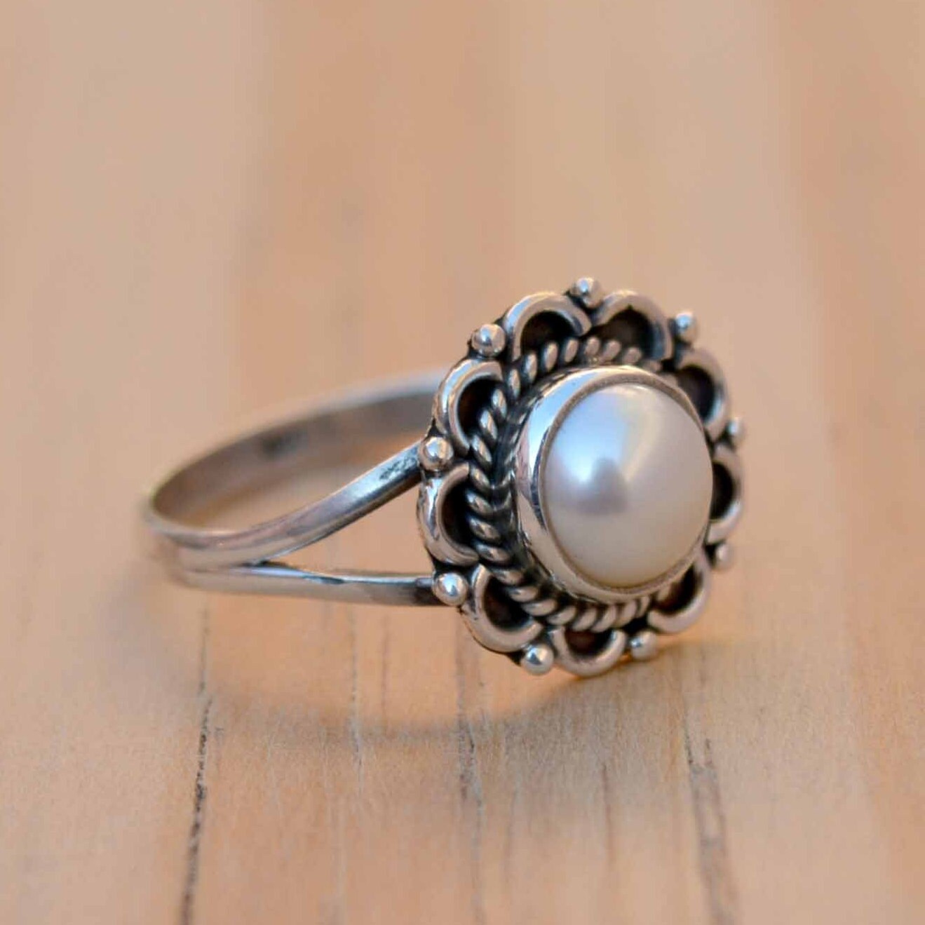 Pure pearl ring in silver deals