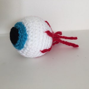 Halloween Spooky Eyeball Crochet Pattern image 1