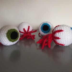 Halloween Spooky Eyeball Crochet Pattern image 3