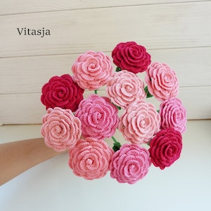 かぎ針編みのバラのパターン。家の装飾用の花。かぎ針編みのギフト。母の日のためのかぎ針編み。