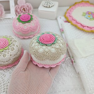 Crochet Pincushion PATTERN. Crochet cupcake. Crochet for gift. image 3