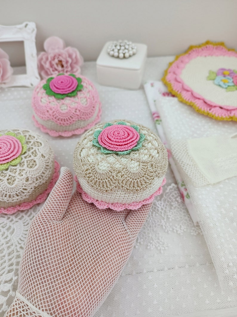 Crochet Pincushion PATTERN. Crochet cupcake. Crochet for gift. image 3