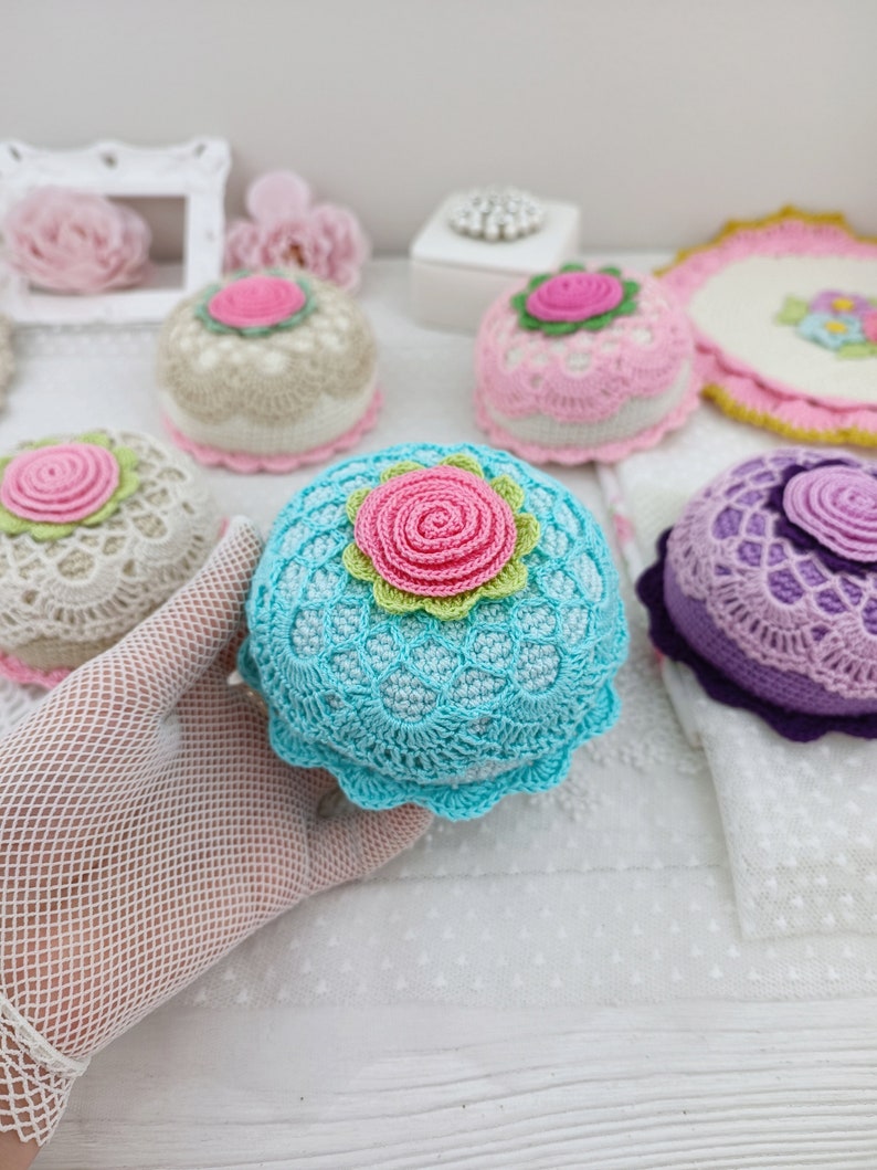 Crochet Pincushion PATTERN. Crochet cupcake. Crochet for gift. image 6