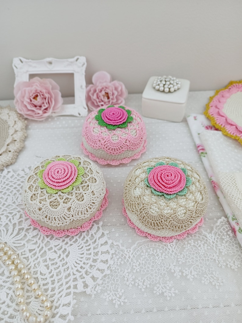 Crochet Pincushion PATTERN. Crochet cupcake. Crochet for gift. image 2