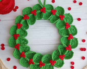 Modèle au crochet / Tutoriel vidéo pour la couronne de Noël. Décoration au crochet. Baies de Noël au crochet.