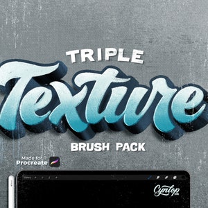 Op de afbeelding: Triple Texture Brush Pack voor Procreate, een digitale kunst-app. De tekst is in een blauwe en witte gradiënt met een 3D-effect. De afbeelding toont ook een Procreate-app-scherm met een stylus.