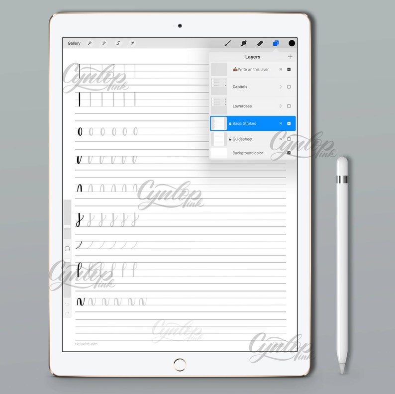 K&ouml;nnte beinhalten: Ein digitales Tablet mit wei&szlig;em Hintergrund und einem grauen Rastermuster. Das Tablet zeigt ein digitales &Uuml;bungsformular f&uuml;r Handschrift mit grundlegenden Strichen f&uuml;r Kalligraphie. Das Tablet hat eine Men&uuml;leiste oben mit dem Wort "Gallery" und eine Men&uuml;leiste rechts mit dem Wort "Layers".