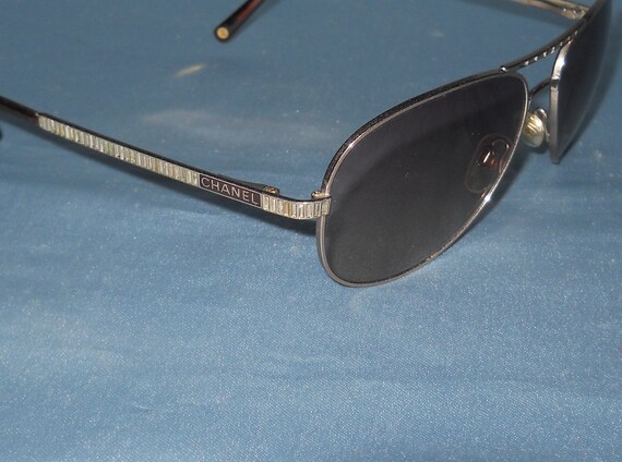 Authentic vintage Chanel sunglasses - image 6
