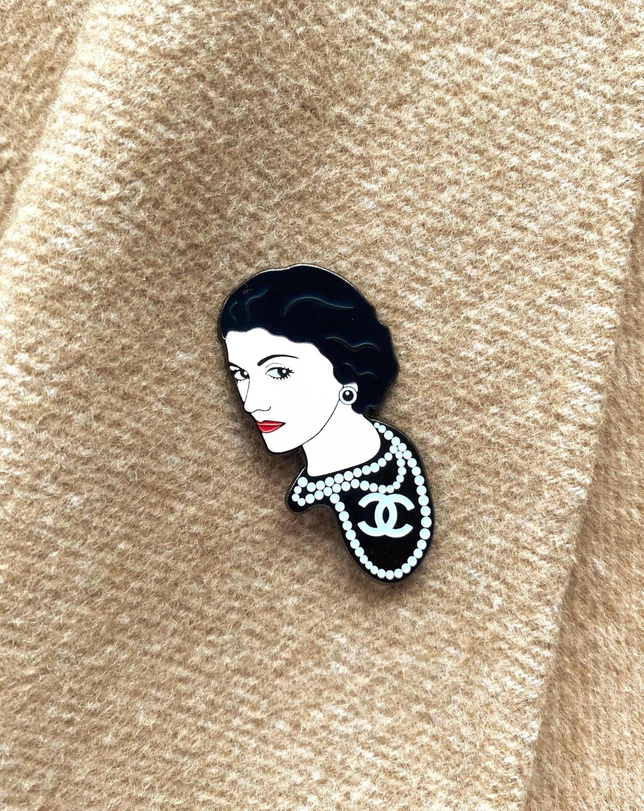 CHANEL可愛すぎるシャネルヴィンテージボタンピアス　ノベルティ　ココマーク CHANEL（ピアス）のフリマアイテム一覧
