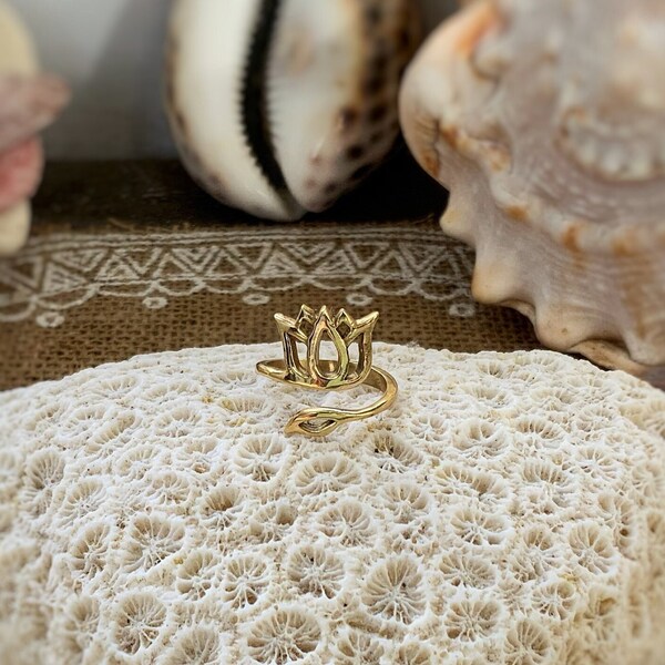 Bague lotus ajustable en laiton